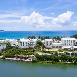 Palace Yalong Bay Hotel